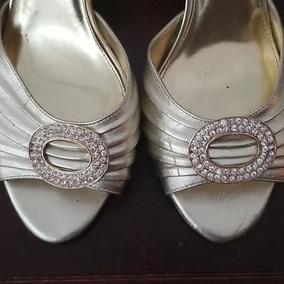 Gold leather heels - Picture 3 of 6